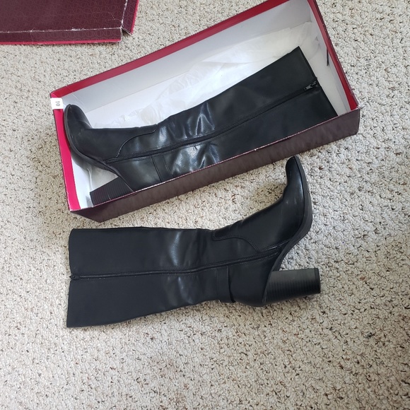 Payless Shoes - EUC Size 10 Boots still in box